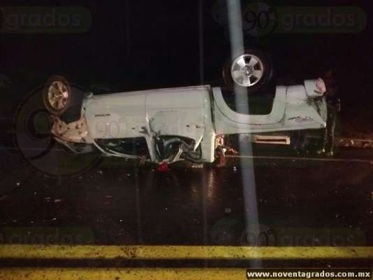 Dos adultos muertos y tres menores lesionados, saldo de accidente vial en la Autopista Siglo XXI - Foto 0 