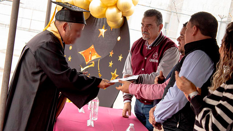 Se graduan en Derecho y Ciencias Jurídicas dos privados de la libertad  