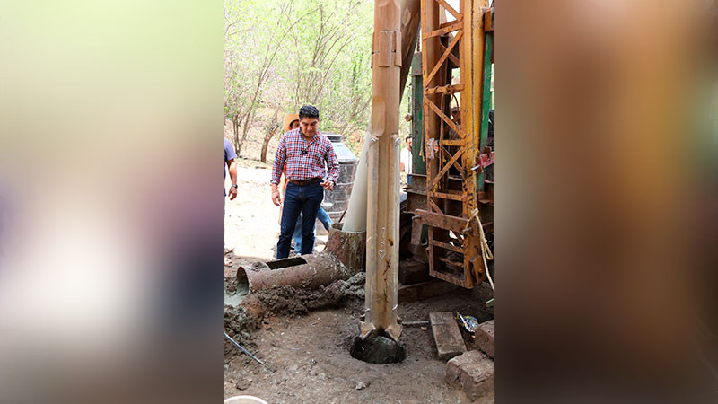 Inicia Pablo Varona la construcción de un pozo profundo en la localidad El Capire de Huetamo, Michoacán  