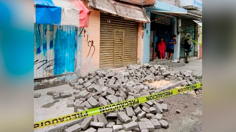 Cae barda y techumbre en Morelia, Michoacán; hay dos heridos 