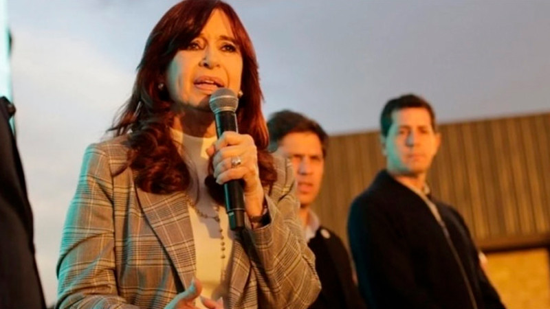 Cristina Fernández pide a simpatizantes que no vayan a su casa, por presencia "ilegal" de policías 