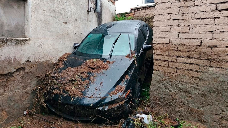 Desbordamiento de bordo por lluvias deja dos lesionados y 467 personas afectadas en Ocampo, Guanajuato