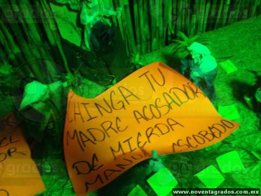 Abandonan cartulinas con mensajes hacia funcionario municipal de Uruapan, Michoacán - Foto 0 