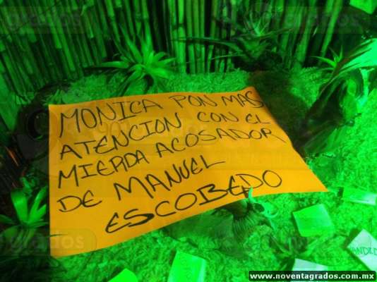 Abandonan cartulinas con mensajes hacia funcionario municipal de Uruapan, Michoacán - Foto 1 