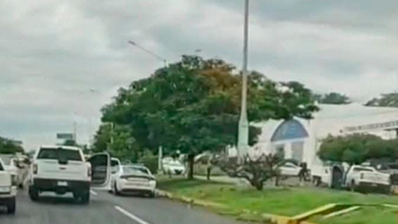 Tras persecución en Apatzingán, Michoacán policías detienen a sujeto armado 