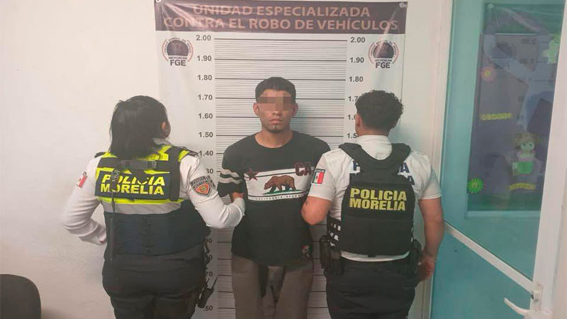 Aprehenden policías municipales a sujeto que robó una moto en Morelia, Michoacán  