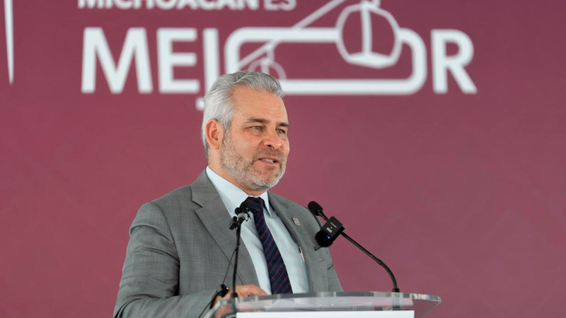 Reconoce Bedolla compromiso y vocación educativa de docentes michoacanos  