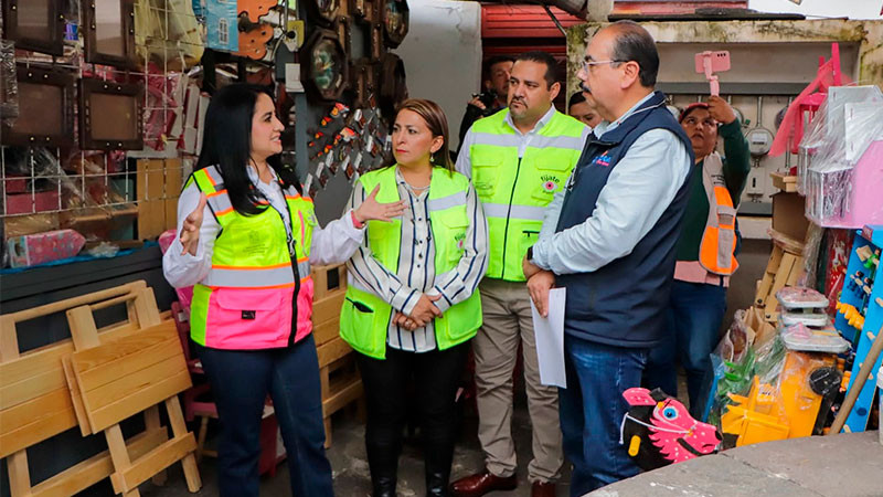 Gobierno de Quiroga y estatal recorren mercado para proyectar su mejora 