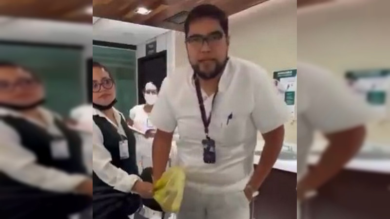 Graban pleito de personal en Unidad del IMSS de Zamora, Michoacán; dejan de atender por unas quesadillas 