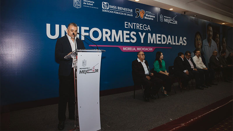 SNSTA Sección 21 entrega medallas y uniformes a trabajadores del Sector Salud de Michoacán