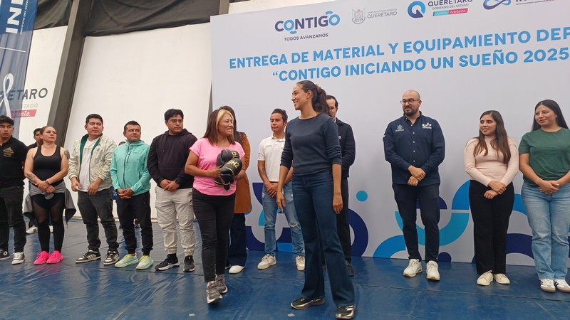 Entrega INDEREQ material deportivo a diferentes municipios 