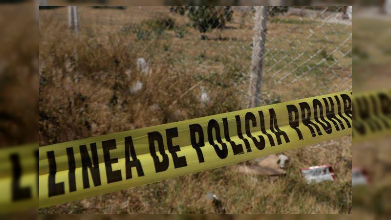 Hallan cuerpo encobijado en la colonia Valle Dorado de Uruapan, Michoacán 