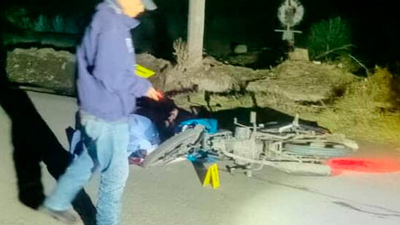 Fallece jovencita al accidentarse en una moto en Vista Hermosa, Michoacán