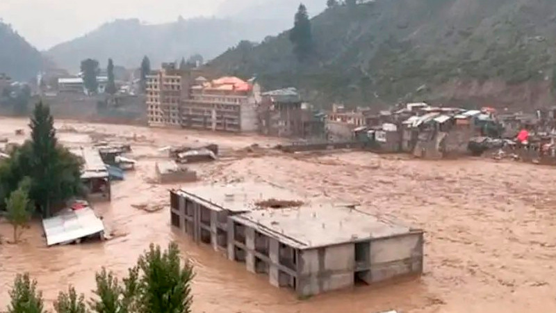 Inundaciones súbitas dejan al menos 32 muertos en Pakistán 