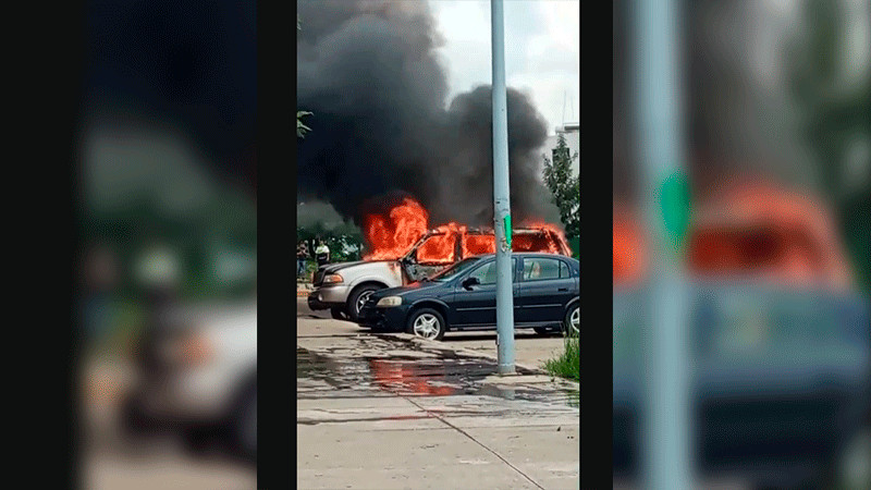Se incendia vehículo en Villas del Pedregal de Morelia, Michoacán 