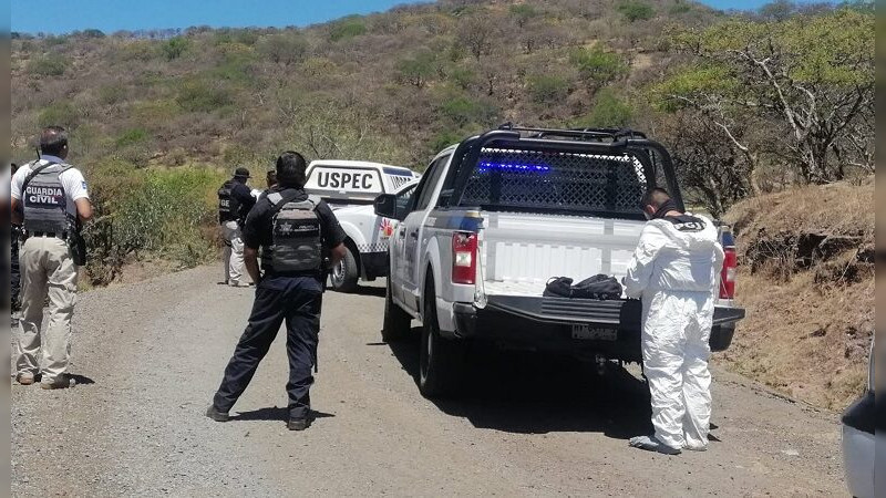 Hallan cuerpo en partes y mensaje amenazante en la carretera Morelia - Maravatío, Michoacán 