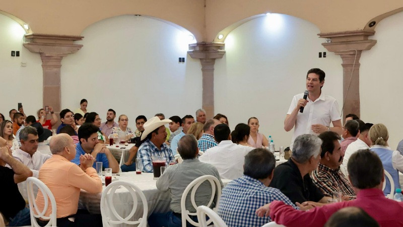 Se reúne Alfonso Martínez con integrantes del Consejo Coordinador Empresarial de Apatzingán 