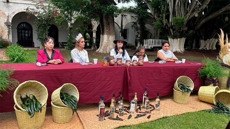 Anuncia Diana Caballero la Feria del Chile de Queréndaro 