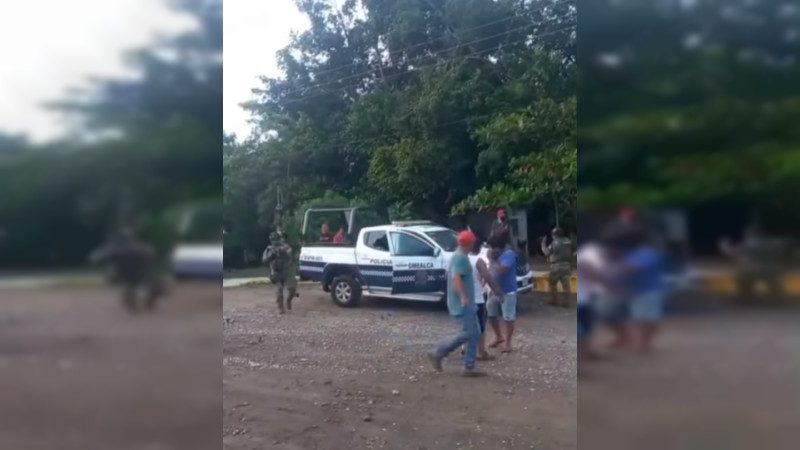 Con piedras y machetes corren a marinos en punto rojo del huachicol en Veracruz: A punta de balazos logran escapar los uniformados 