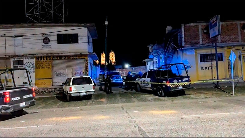 Fuerte despliegue policiaco tras ataque armado en bar de Salvatierra, Guanajuato; una mujer resultó herida 