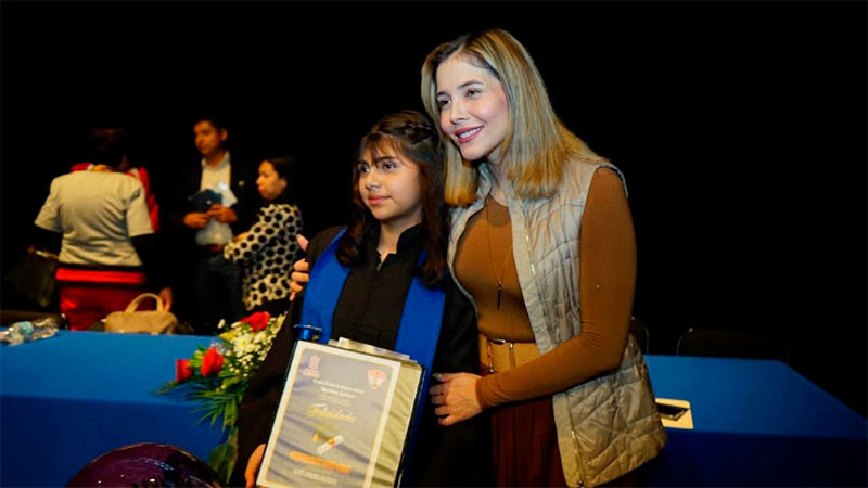 La educación nos hace libres de pensamiento, destaca Brissa Arroyo 