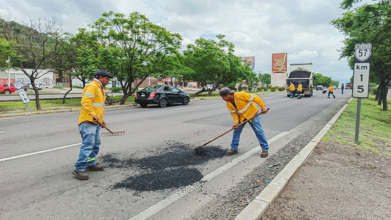 Realiza Gobierno del Estado de Querétaro mantenimiento en Paseo de la República 