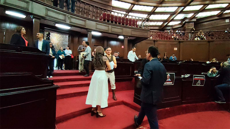 Desconocen bancadas, PVEM, MC, PRI, PAN legalidad de sesión del Congreso 