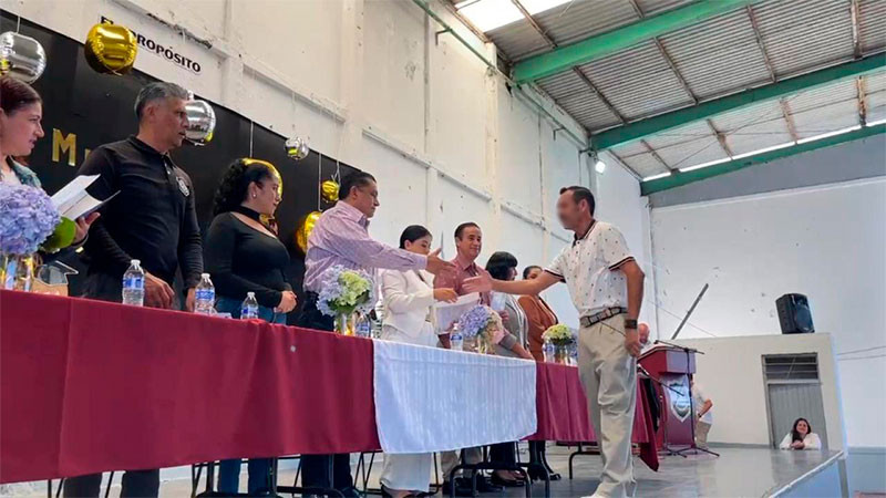 Internos del penal de Uruapan concluyen su educación básica 