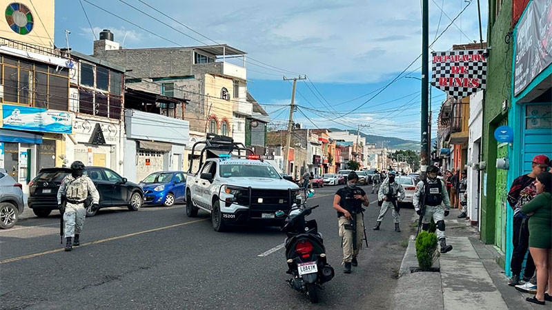 Catean barbería en la colonia Molino de Parras de Morelia, Michoacán 