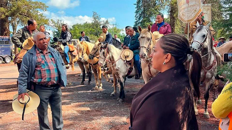 Alma Mireya González participa en tradicional peregrinación a caballo 
