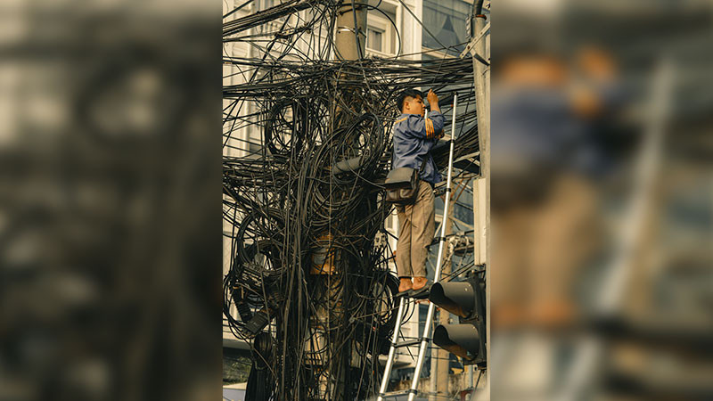 Un hombre sin vida y un herido, el saldo por tocar cables de alta tensión en Querétaro 