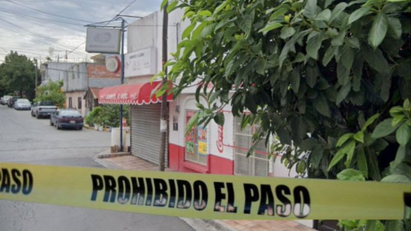 Ultiman a joven afuera de una tienda de abarrotes en Monterrey 