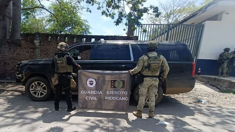 Incautan arsenal en Apatzingán, Michoacán 
