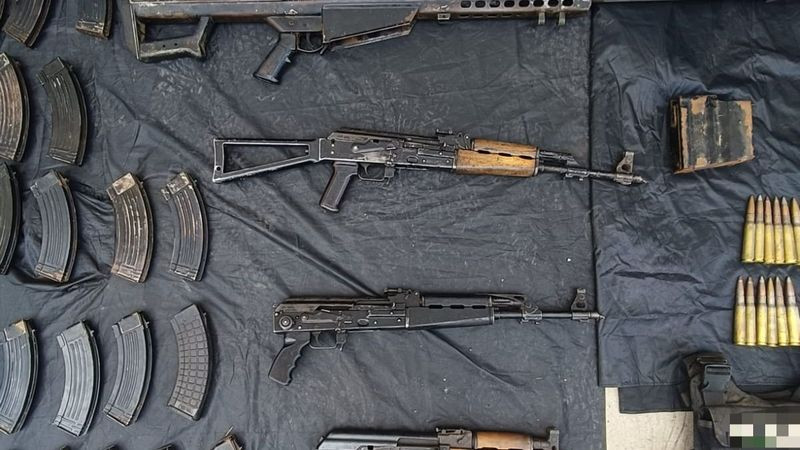 Incautan arsenal en Apatzingán, Michoacán 