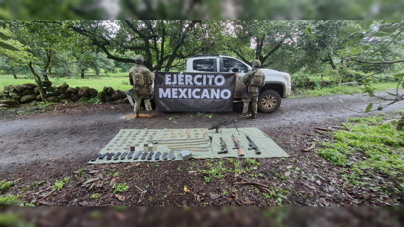 Balacera en Tingüindín, Michoacán: Militares enfrentan y hacen huir a pistoleros; abandonan armamento y camioneta