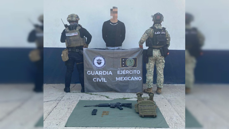 Detienen a venezolano con fusil de grueso calibre en Apatzingán, Michoacán  
