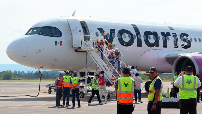 ”Maravilloso el trato en Michoacán”, afirman turistas del primer vuelo directo con Ixtapa: Sectur 