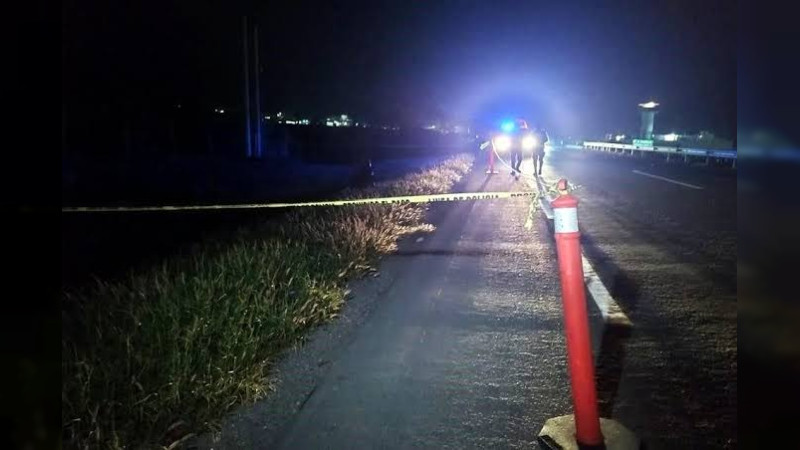 Hallan dos cuerpos junto a la carretera Zitácuaro - Ocampo, en el oriente de Michoacán; les dieron 21 balazos 