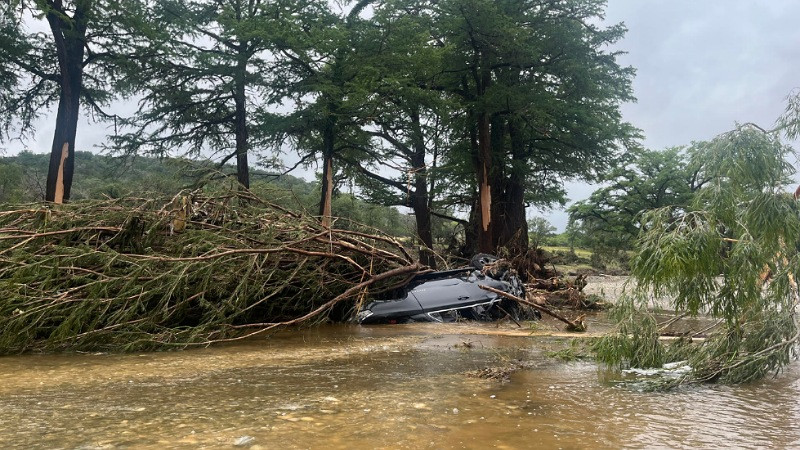 Inundaciones en Texas dejan 70 muertos; se prevé incremente la cifra 