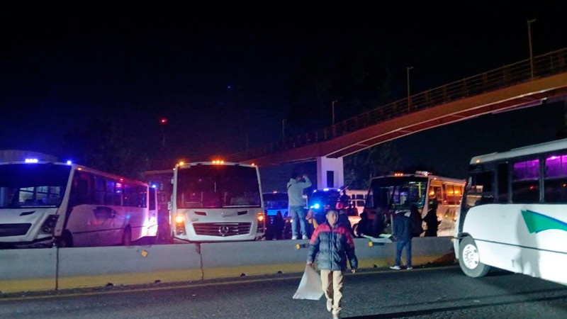 Transportistas bloquean la México-Puebla para exigir mayor seguridad 