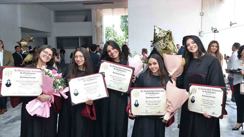 Egresados de preparatoria se alistan para un nuevo capítulo: la universidad 