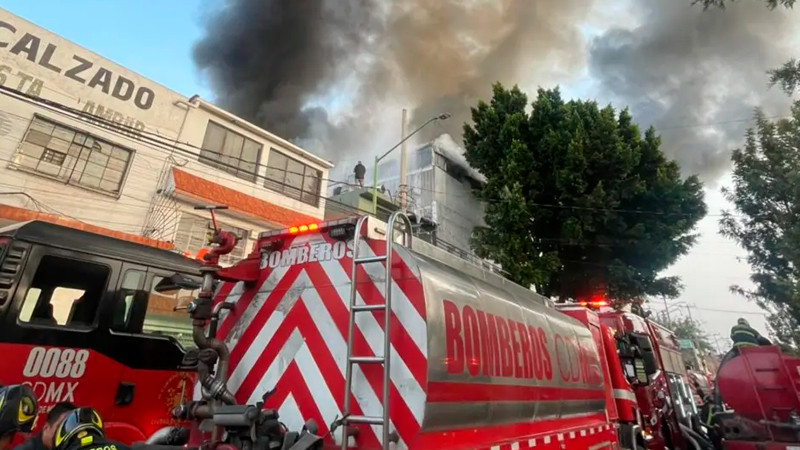 Se incendia bodega en alcaldía Venustiano Carranza de la Ciudad de México 