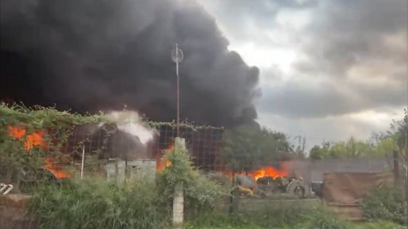 Incendio consume recicladora de llantas en Nuevo León 