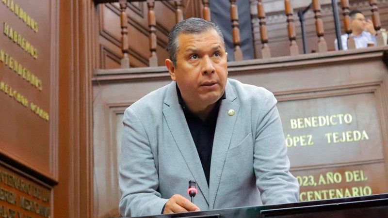 Juan Carlos Barragán va por eliminar cobros de grúa y corralón a víctimas de robo vehicular 
