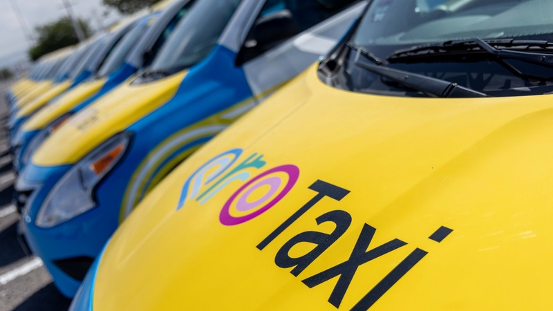 Entrega Mauricio Kuri 300 vehículos correspondientes a la primera etapa de Qrotaxi 