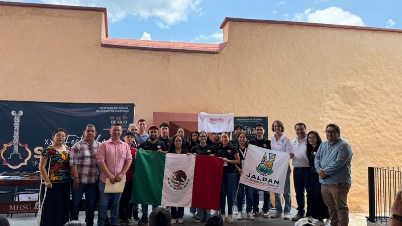 Abandera López Birlain a grupos que representarán a Querétaro en festival musical de Ecuador 