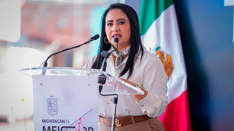 Con transportistas, Gladyz Butanda arranca modernización de camiones urbanos en Uruapan 