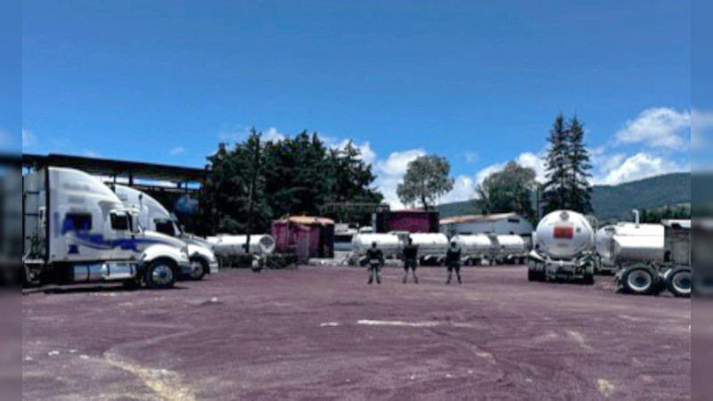 Golpe al huachicol en Veracruz: Aseguran casi 1 millón de litros de hidrocarburo y 64 vehículos en operativo federal