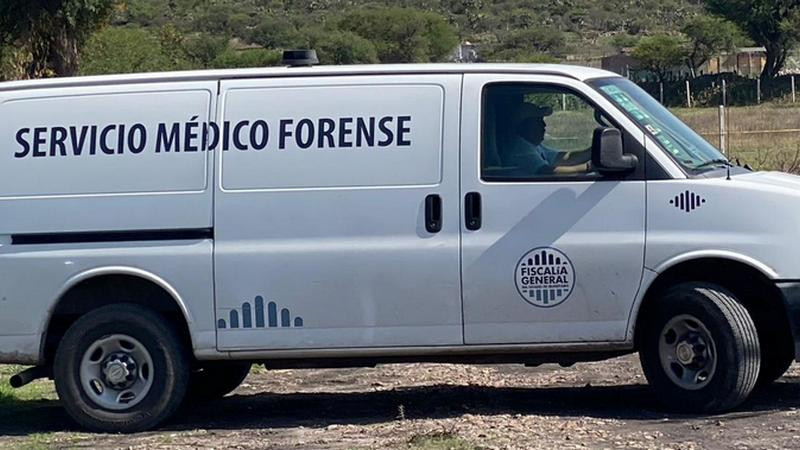 Encuentran cuerpo al interior de camioneta Jeep en Mompaní, Querétaro 