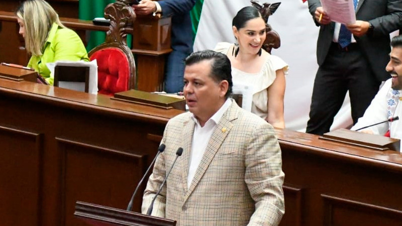 Propone Memo Valencia que no se exijan actas de nacimiento recientes a la ciudadanía 